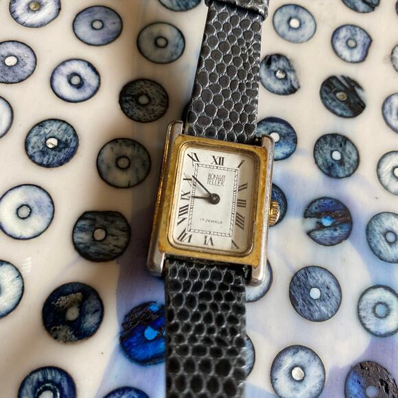 De Vecci Bonwit Teller 17 Jewels Wristwatch and Rainbow Beaded Bracelet Bundle - Picture 3 of 6